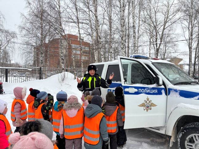 Дети из садика №66 побывали в ухтинской автоинспекции